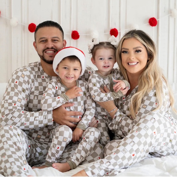 Dream Big Little Co Merry & Bright Checks Christmas Dream Men’s Pajama Set NWT - Picture 2 of 7